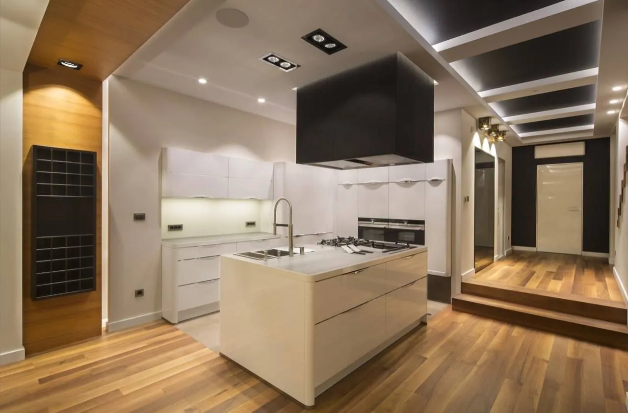 Prodaja, trosoban stan, 313m², Centar, Budva