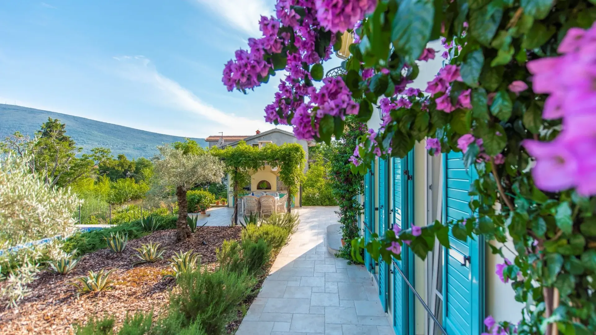 Sale, house, 198m², Bratešići, Kotor