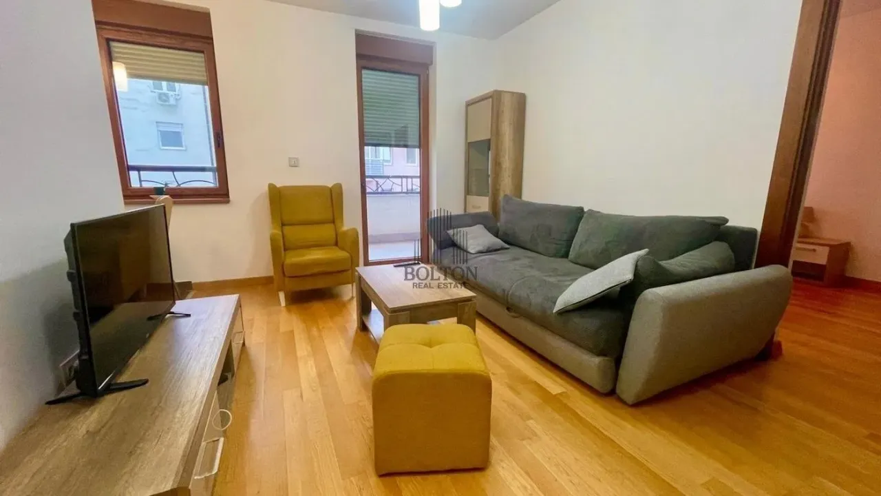 Rent, two bedroom apartment, 45m², Vračar, Šid