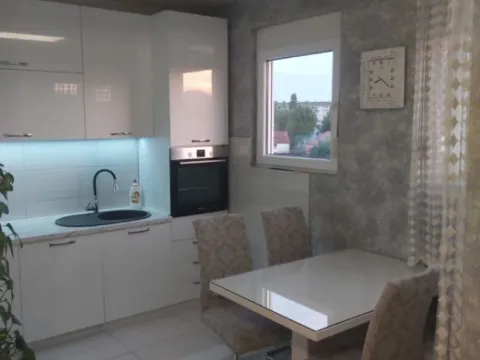 Izdavanje, dvosoban stan, 57m², Stari Aerodrom, Podgorica - image 2