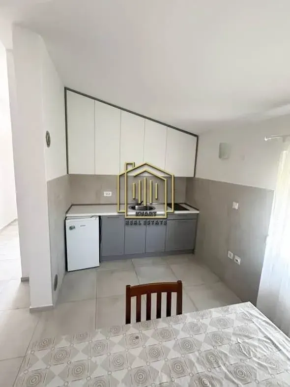 Izdavanje, jednosoban stan, 45m², Zlatica, Podgorica
