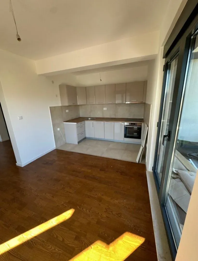 Izdavanje, dvosoban stan, 100m², Zagorič, Podgorica