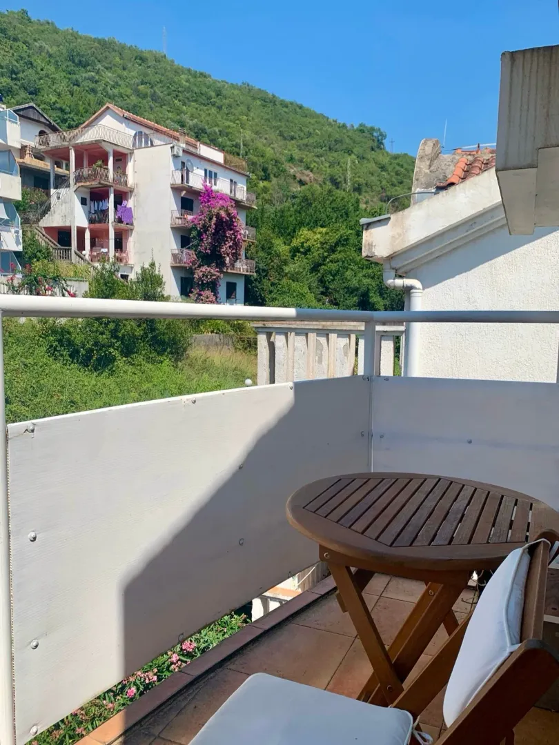 Izdavanje, jednosoban stan, 35m², Igalo, Herceg Novi