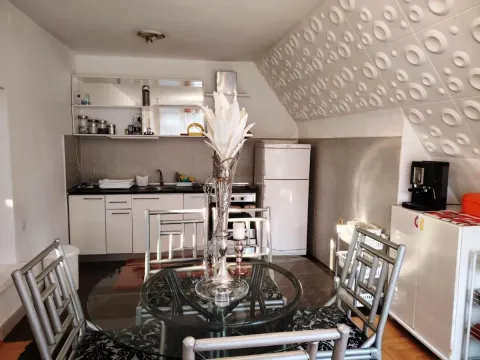 Izdavanje, trosoban stan, 90m², Centar, Niš - image 14