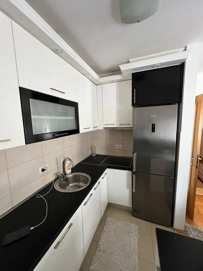 Izdavanje, dvosoban stan, 90m², Seljanovo, Tivat