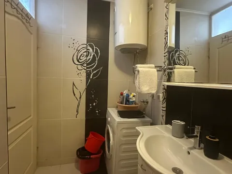 Izdavanje, jednosoban stan, 56m², Centar, Tivat - image 17