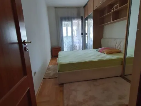 Izdavanje, dvosoban stan, 60m², Stari Aerodrom, Podgorica - image 2