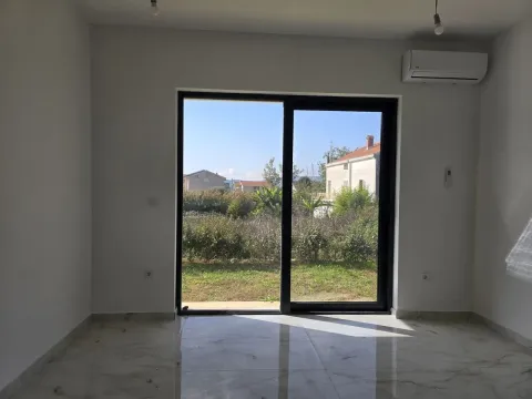 Sale, one bedroom apartment, 44m², Tivat, Crna Gora - image 12