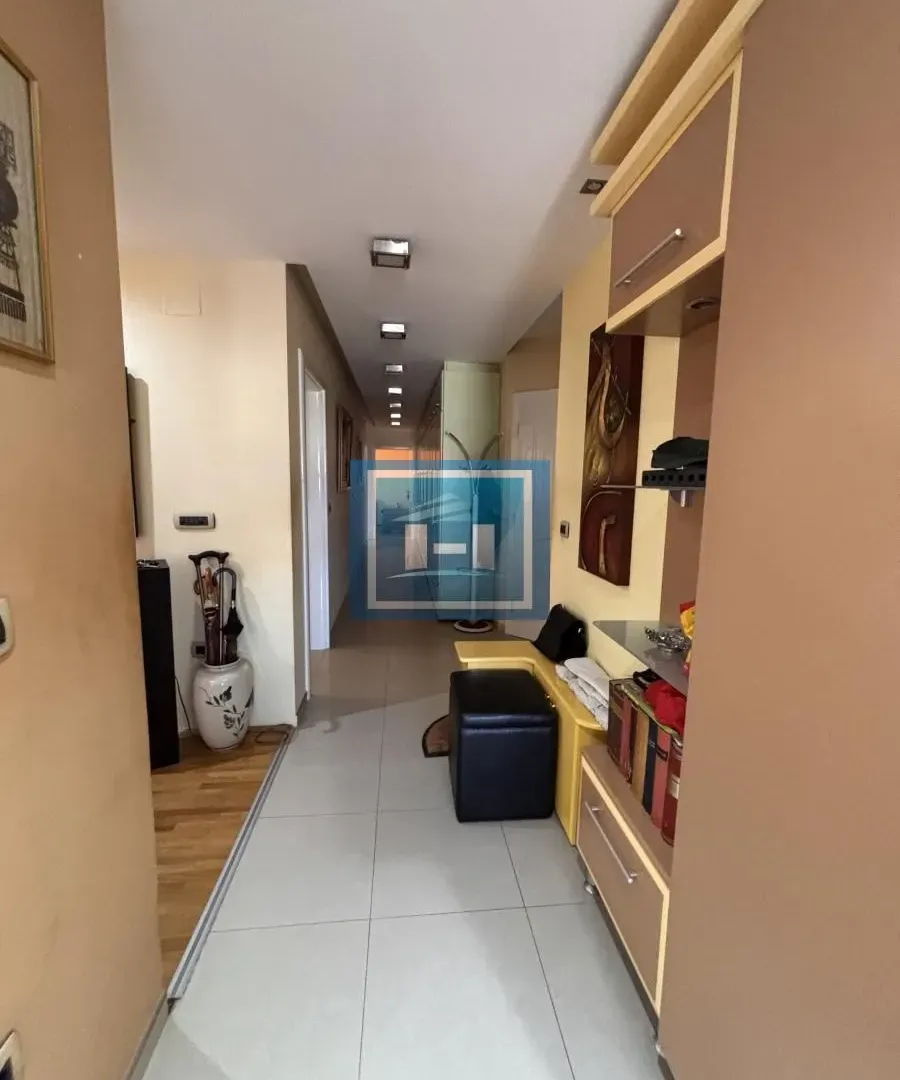 Prodaja, četvorosoban stan, 111m², Centar, Jagodina
