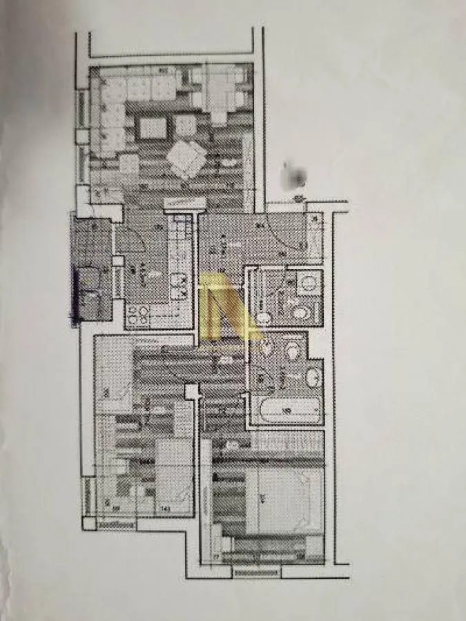 Arhitektonski nacrt stana sa rasporedom prostorija.