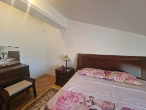 Rent, two bedroom apartment, 130m², Kotor, Crna Gora - image 8