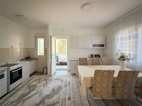 Rent, two bedroom apartment, 105m², Tološi, Podgorica - image 5