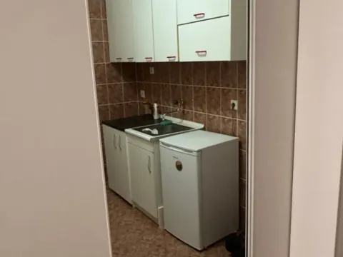 Izdavanje, poslovni prostor, 36m², Centar, Podgorica - image 5