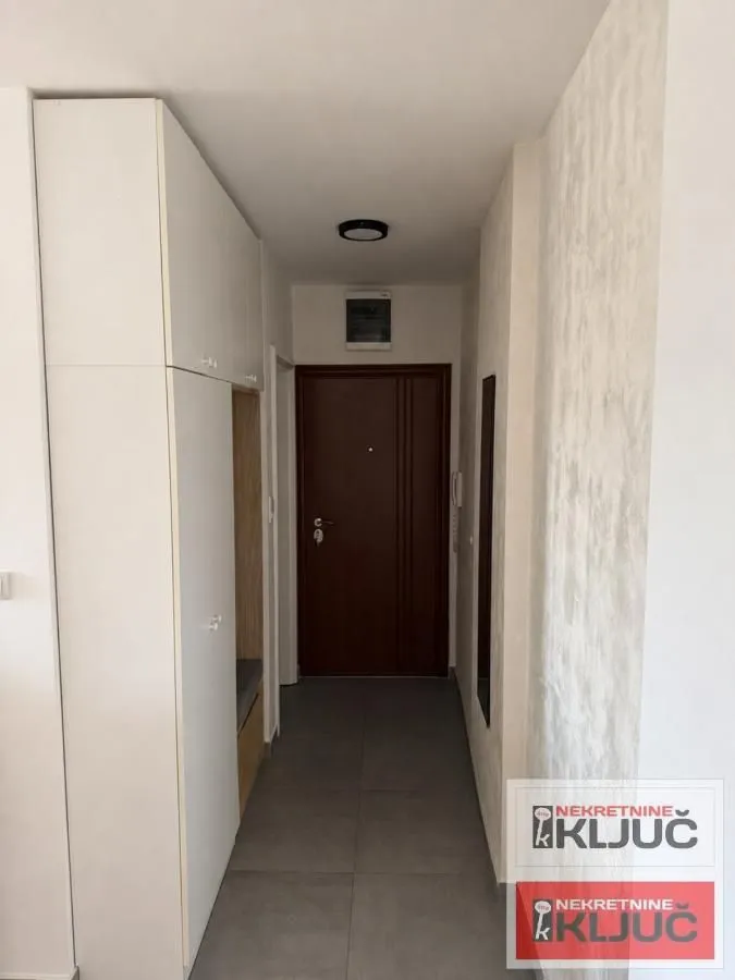 Prodaja, trosoban stan, 59m², Petrovaradin, Novi Sad