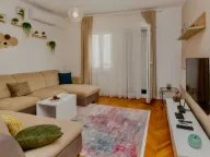 Izdavanje, jednosoban stan, 56m², Centar, Cetinje - image 1