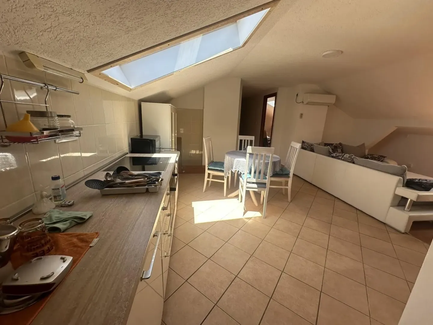 Izdavanje, trosoban stan, 49m², Stari Aerodrom, Podgorica