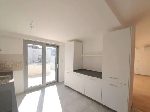 Sale, three bedroom apartment, 171m², Petrovac, Budva - image 4