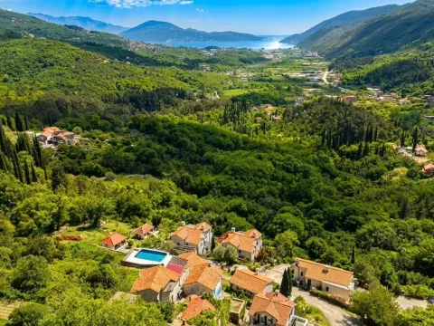 Prodaja, plac, 661m², Herceg Novi, Crna Gora - image 1