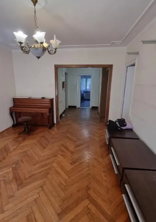 Izdavanje, trosoban stan, 76m², Stari grad, Novi Sad