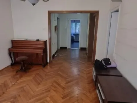 Izdavanje, trosoban stan, 76m², Stari grad, Novi Sad