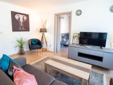 Izdavanje, dvosoban stan, 73m², Centar, Budva - image 3