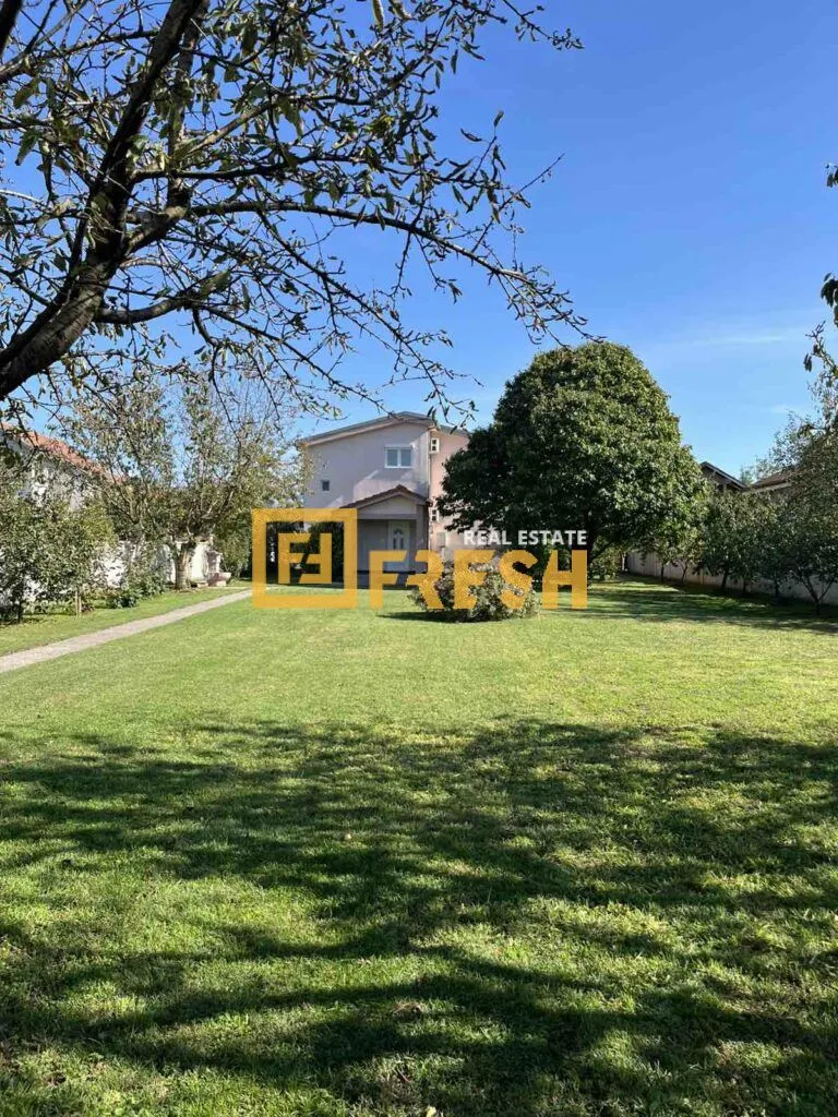 Izdavanje, kuća, 300m², Kokoti, Podgorica