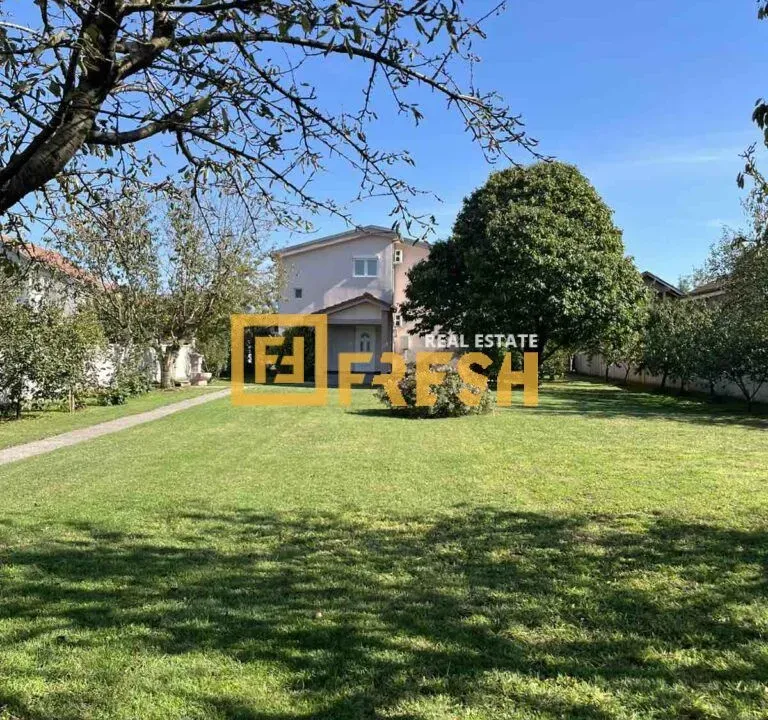 Rent, house, 300m², Kokoti, Podgorica