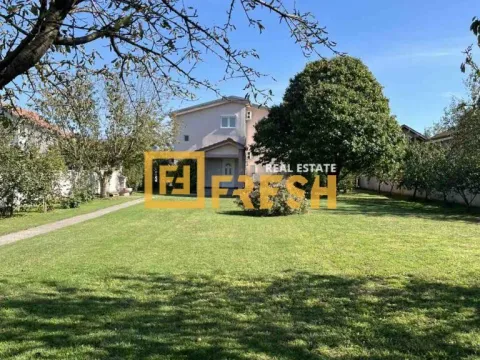 Izdavanje, kuća, 300m², Kokoti, Podgorica - image 1