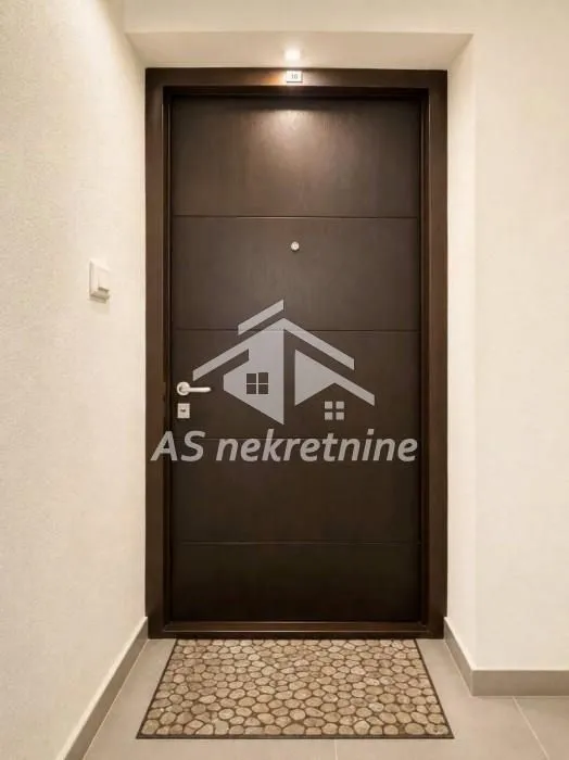 Izdavanje, četvorosoban stan, 95m², Savski Venac, Beograd