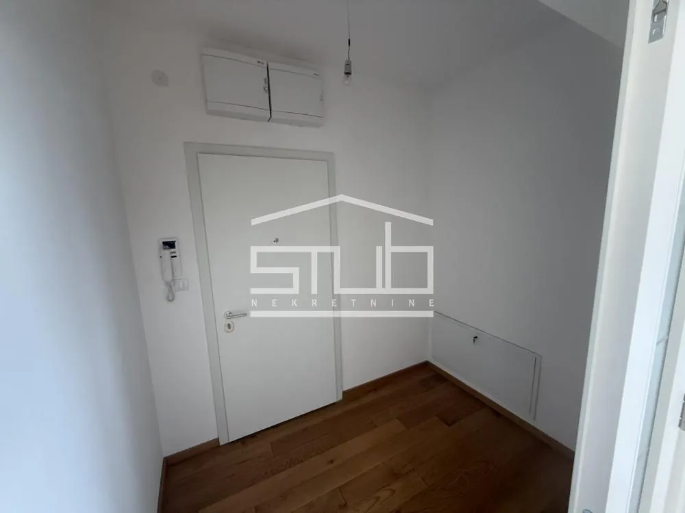 Rent, four bedroom apartment, 172m², Čukarica, Beograd
