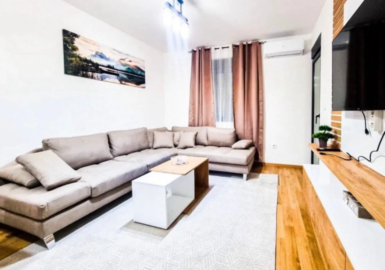 Izdavanje, dvosoban stan, 53m², City Kvart, Podgorica