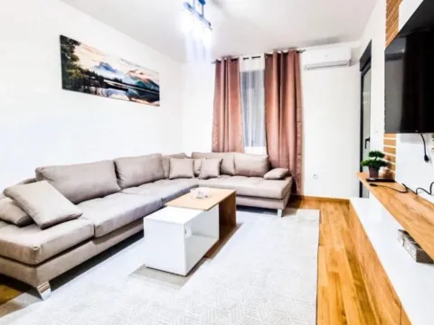 Izdavanje, dvosoban stan, 53m², City Kvart, Podgorica - image 1