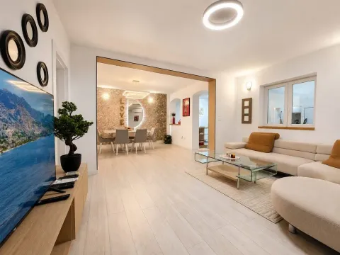 Sale, two bedroom apartment, 99m², Petrovac, Budva - image 12