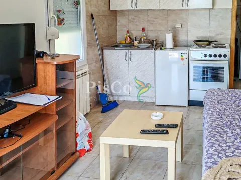 Izdavanje, jednosoban stan, 25m², Tološi, Podgorica - image 1