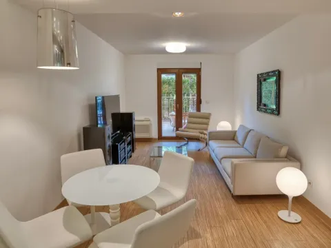 Prodaja, dvosoban stan, 90m², Gorica C, Podgorica - image 2