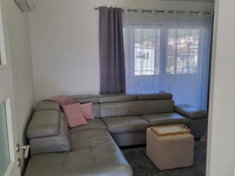 Izdavanje, dvosoban stan, 90m², Tivat, Crna Gora - image 4