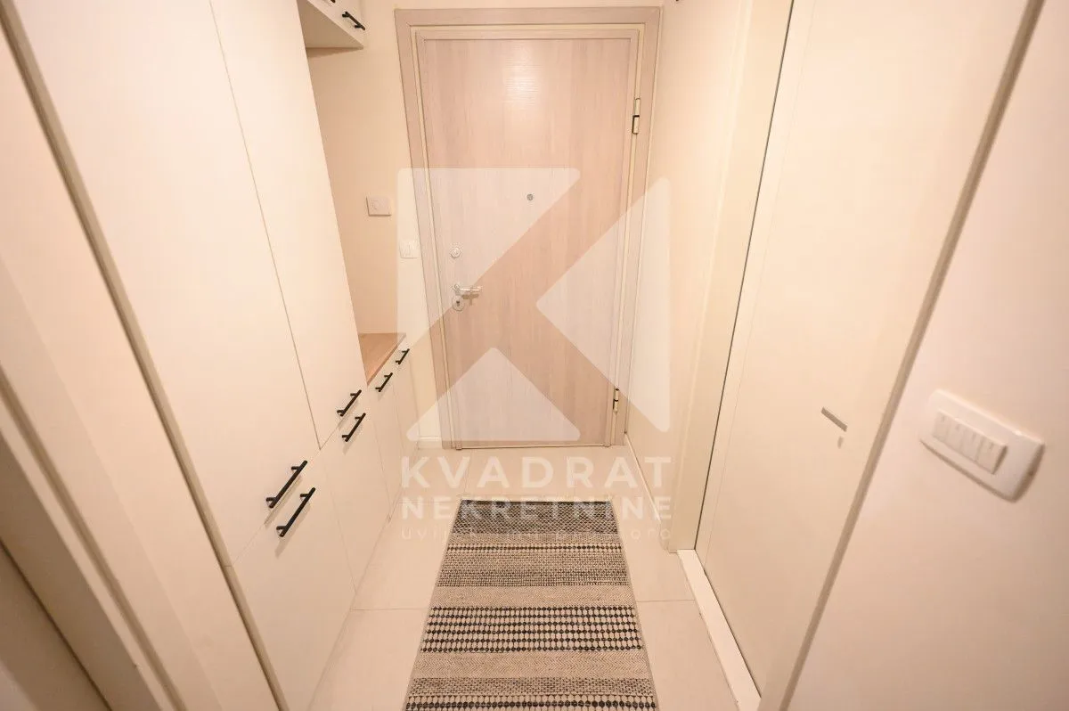 Izdavanje, jednosoban stan, 52m², Central Point, Podgorica