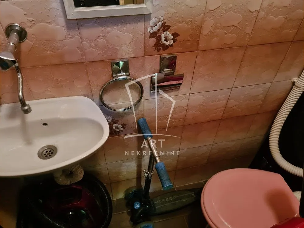 Izdavanje, trosoban stan, 72m², Vračar Sve Podlokacije, Beograd