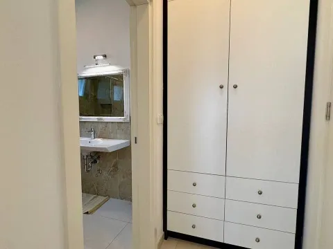 Rent, two bedroom apartment, 100m², Tivat, Crna Gora - image 24