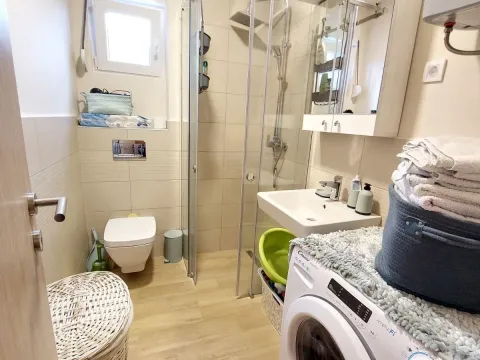 Rent, one bedroom apartment, 43m², Budva, Crna Gora - image 19