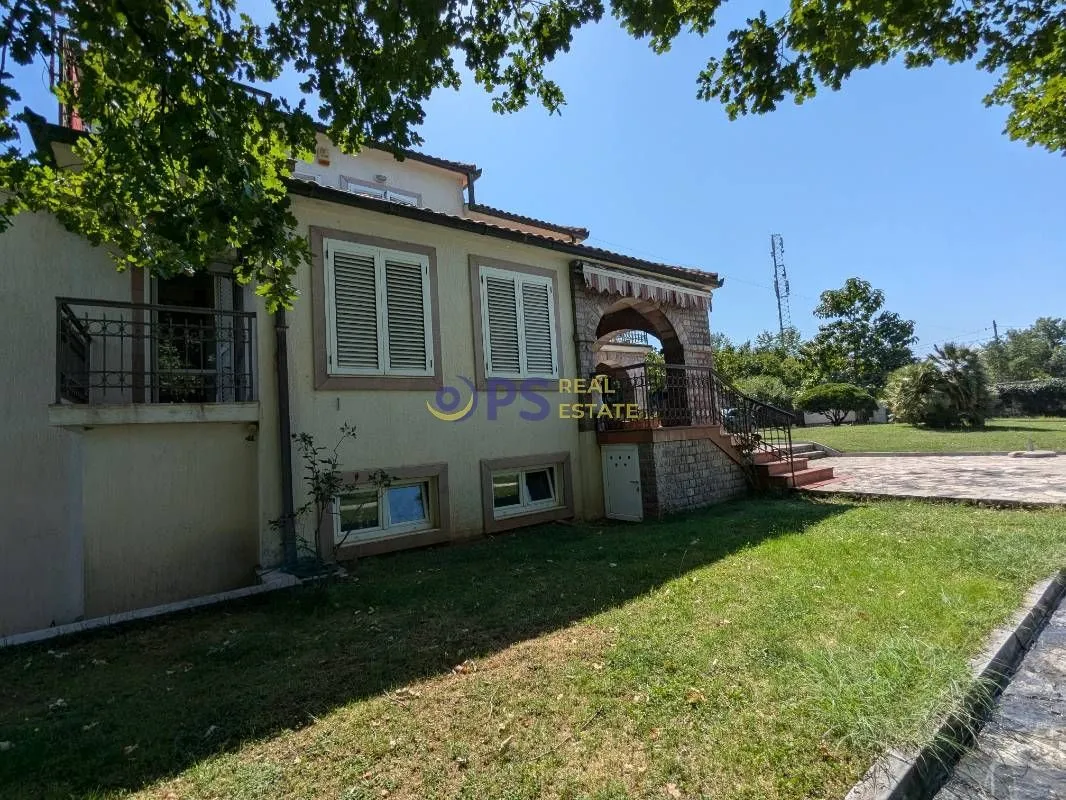 Prodaja, kuća, 400m², Podgorica, Crna Gora