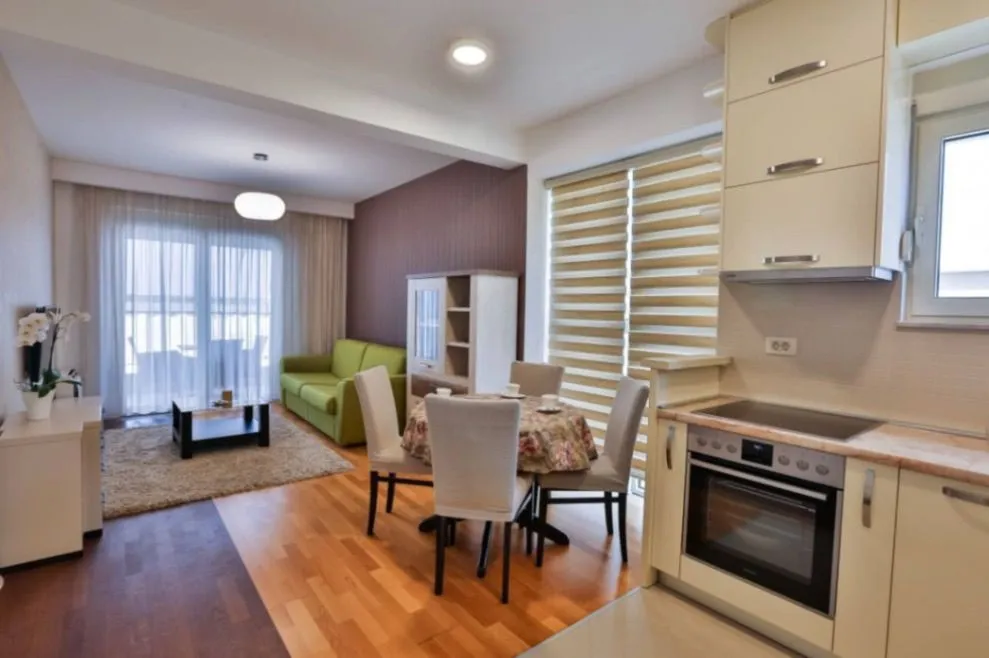 Izdavanje, jednosoban stan, 51m², Budva, Crna Gora
