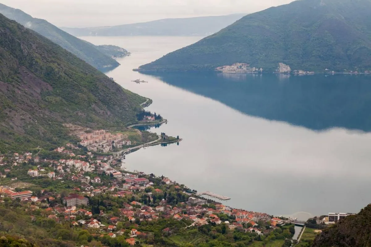 Sale, land lot, 2200m², Risan, Kotor