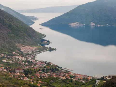 Sale, land lot, 2200m², Risan, Kotor
