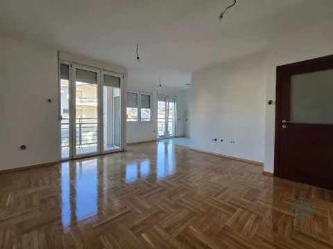 Sale, two bedroom apartment, 73m², Dalmatinska ulica, Podgorica - image 2