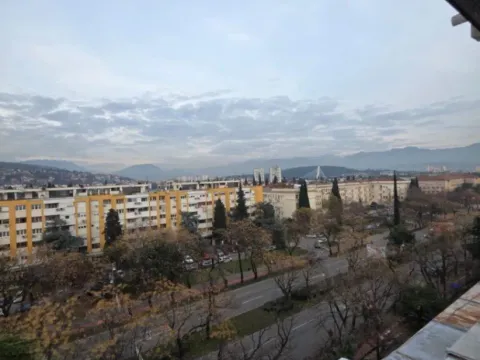 Izdavanje, dvosoban stan, 60m², Preko Morače, Podgorica - image 9