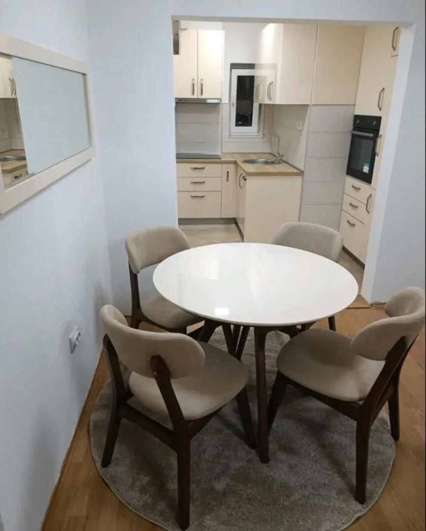 Izdavanje, dvosoban stan, 58m², Centar, Podgorica