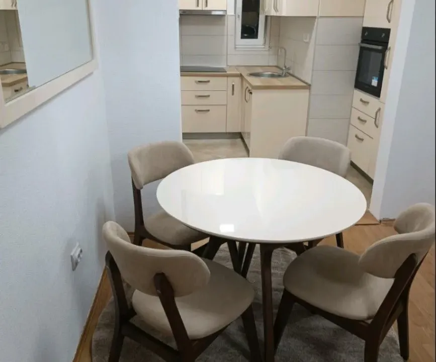 Izdavanje, dvosoban stan, 58m², Centar, Podgorica