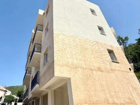 Sale, two bedroom apartment, 55m², Petrovac, Budva - image 8