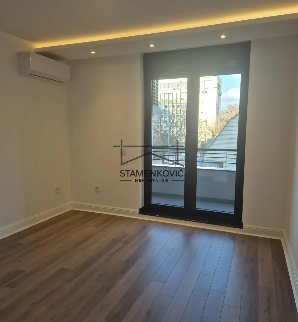 Izdavanje, četvorosoban stan, 95m², Adamovićevo Naselje, Novi Sad Sve Podlokacije
